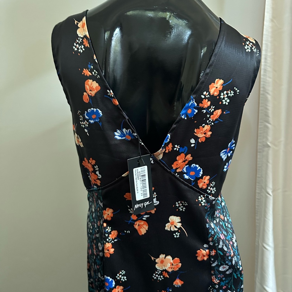 NASTY GAL Floral Satin v neck Sleeveless MiniDress - Black w great color pops. - Picture 12 of 16